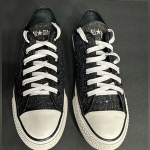 Converse Black and White All Star Sneakers size 8 pre owned Exellent condition.